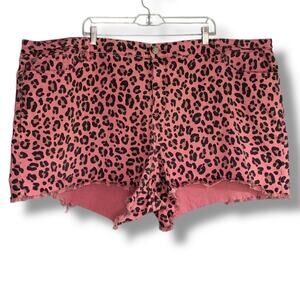 Torrid #FeelTheFit Vintage Stretch pink leopard cut off shorts